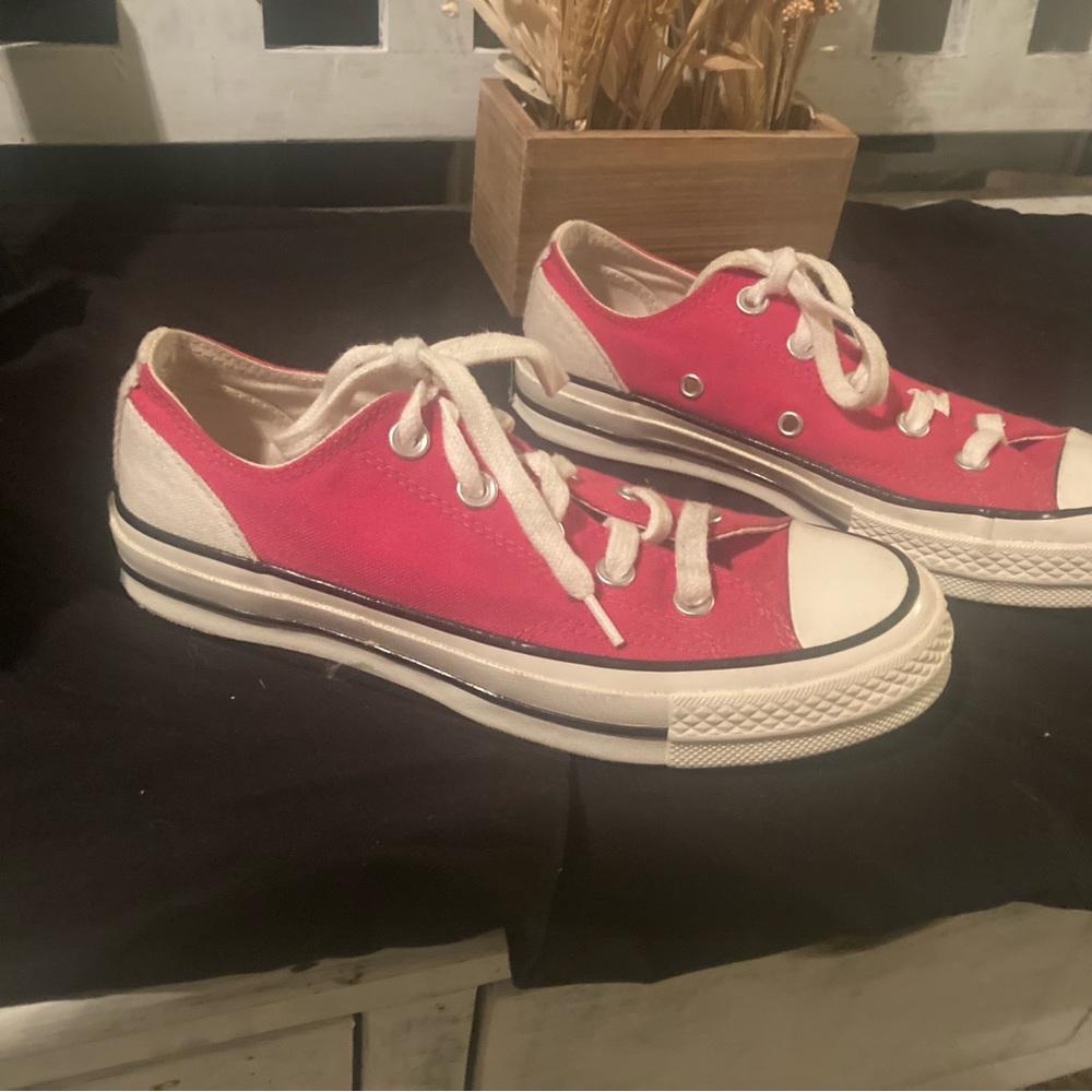 Authentic converse low rise top pink and white shoes - Picture 3 of 10